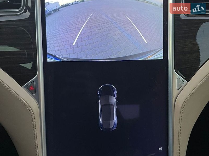 Лифтбек Tesla Model S 2015 в Черновцах