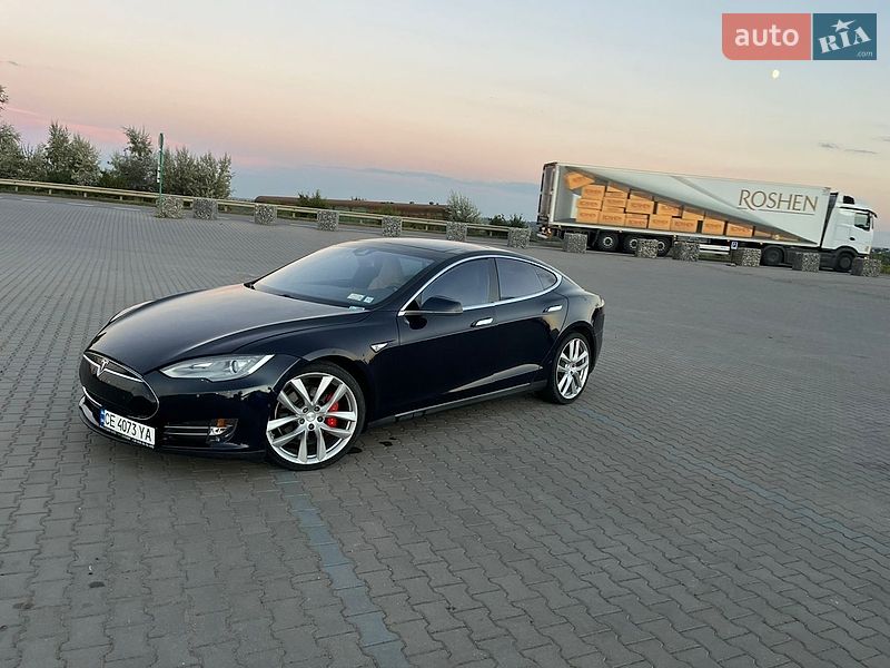 Лифтбек Tesla Model S 2015 в Черновцах