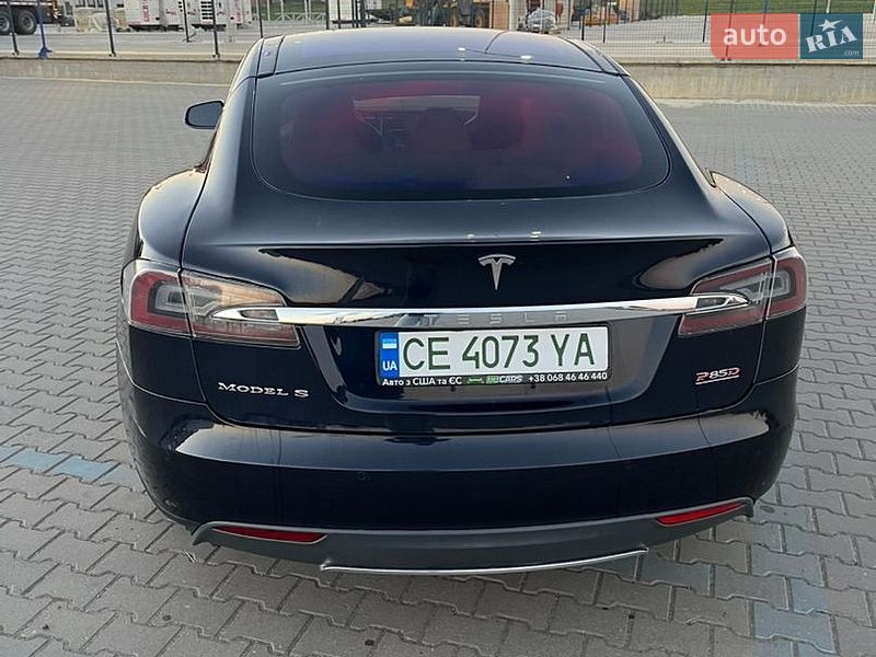 Лифтбек Tesla Model S 2015 в Черновцах