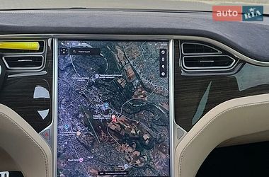 Лифтбек Tesla Model S 2015 в Черновцах