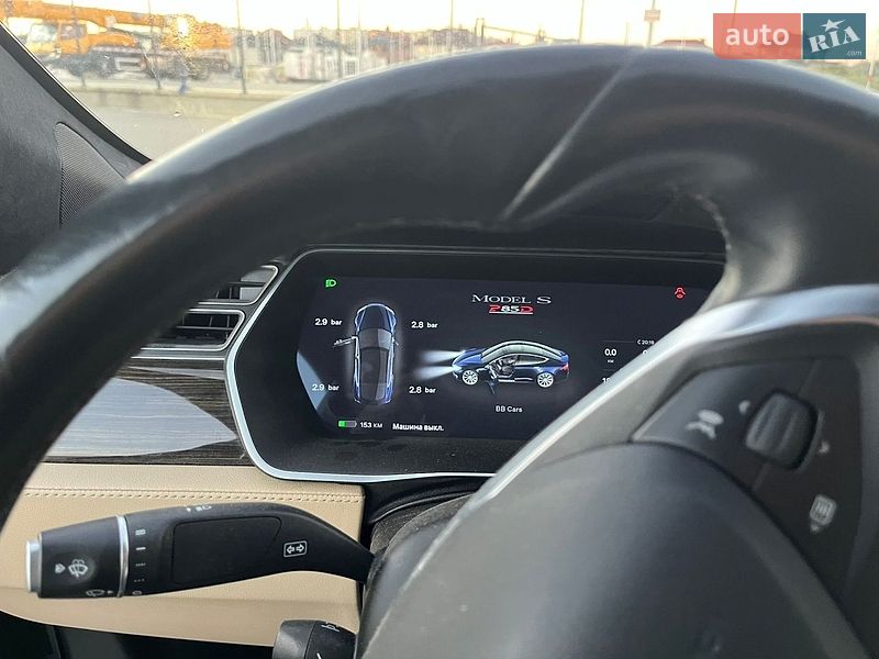 Лифтбек Tesla Model S 2015 в Черновцах