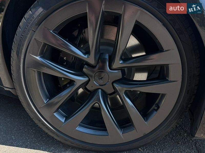 Лифтбек Tesla Model S 2023 в Киеве