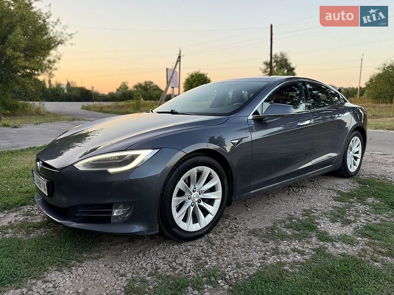Tesla Model S 2019