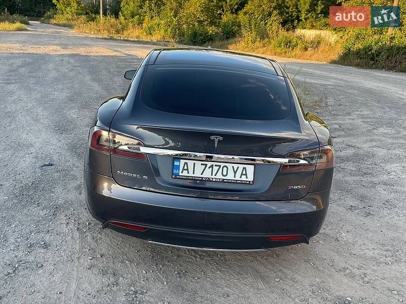 Лифтбек Tesla Model S 2015 в Каменец-Подольском