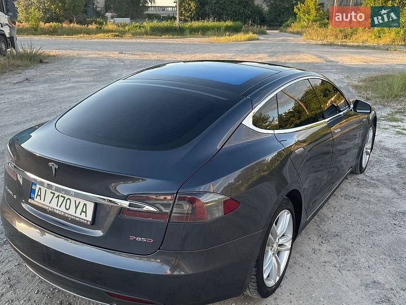 Лифтбек Tesla Model S 2015 в Каменец-Подольском