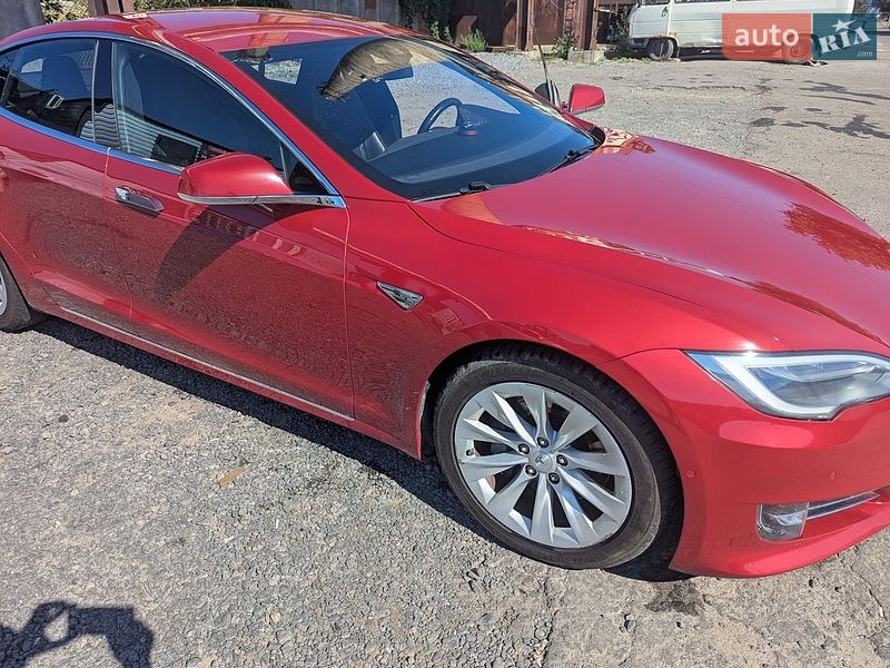 Ліфтбек Tesla Model S 2016 в Вінниці