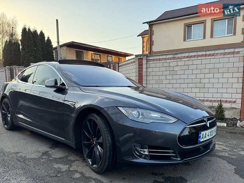 Лифтбек Tesla Model S 2014 в Киеве