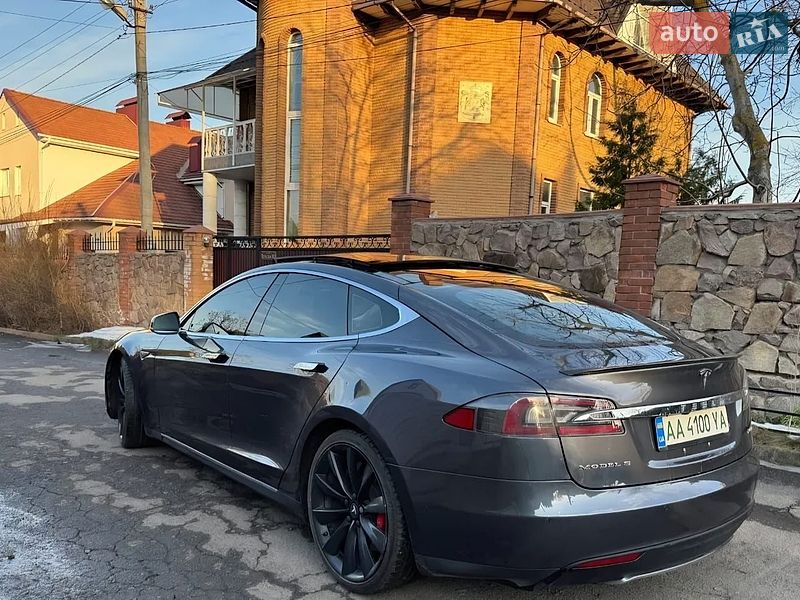 Лифтбек Tesla Model S 2014 в Киеве