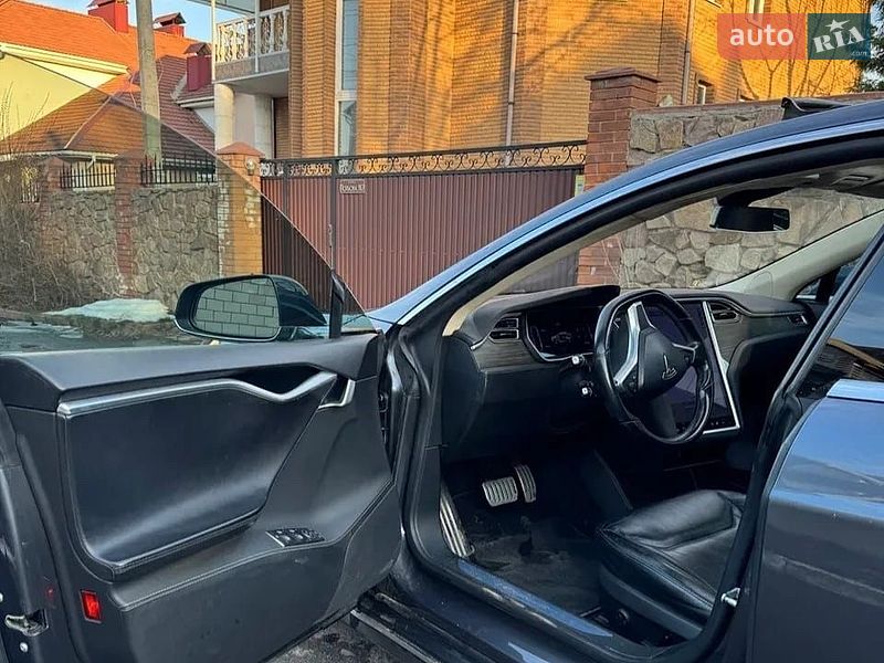 Лифтбек Tesla Model S 2014 в Киеве