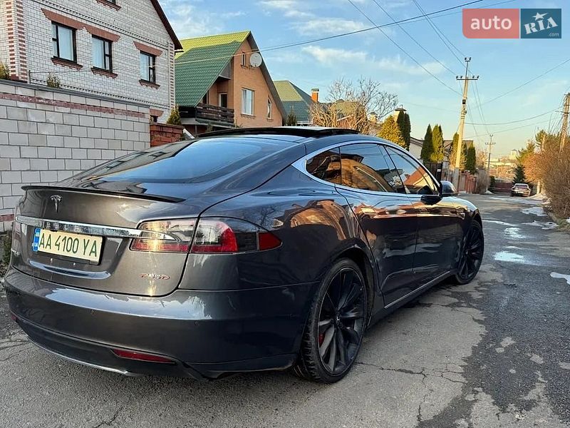 Лифтбек Tesla Model S 2014 в Киеве