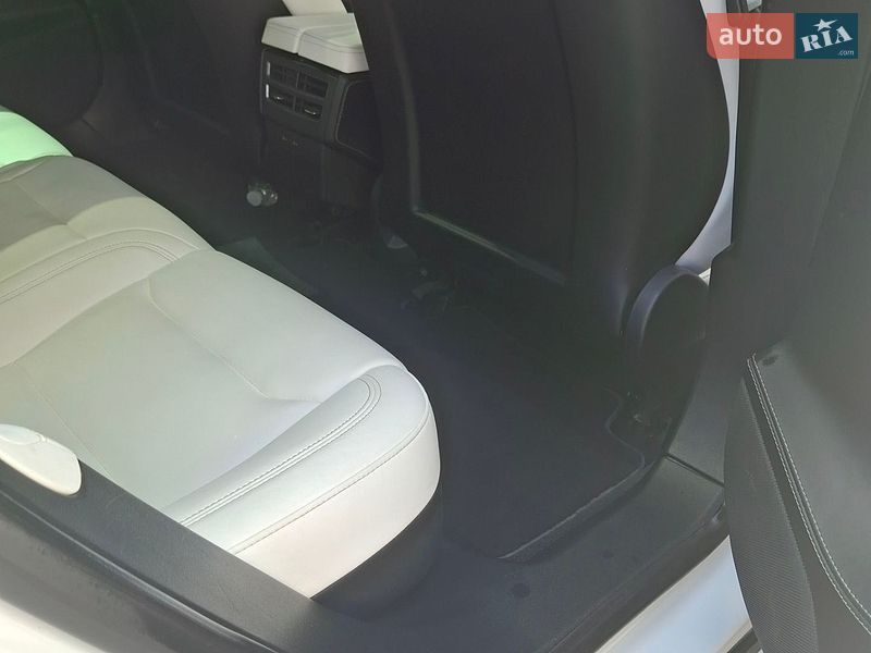 Лифтбек Tesla Model S 2020 в Ровно