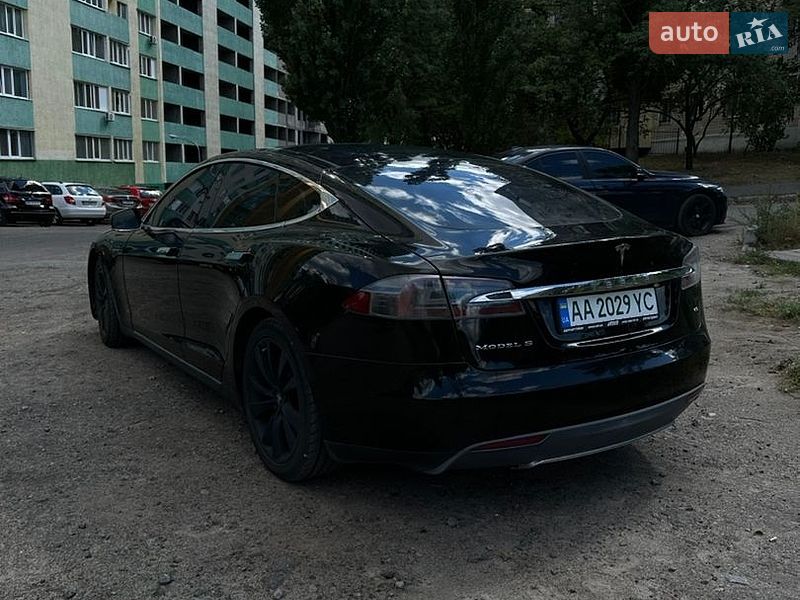 Лифтбек Tesla Model S 2014 в Киеве
