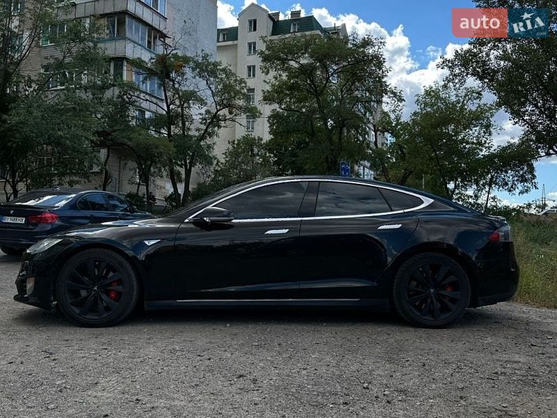 Лифтбек Tesla Model S 2014 в Киеве