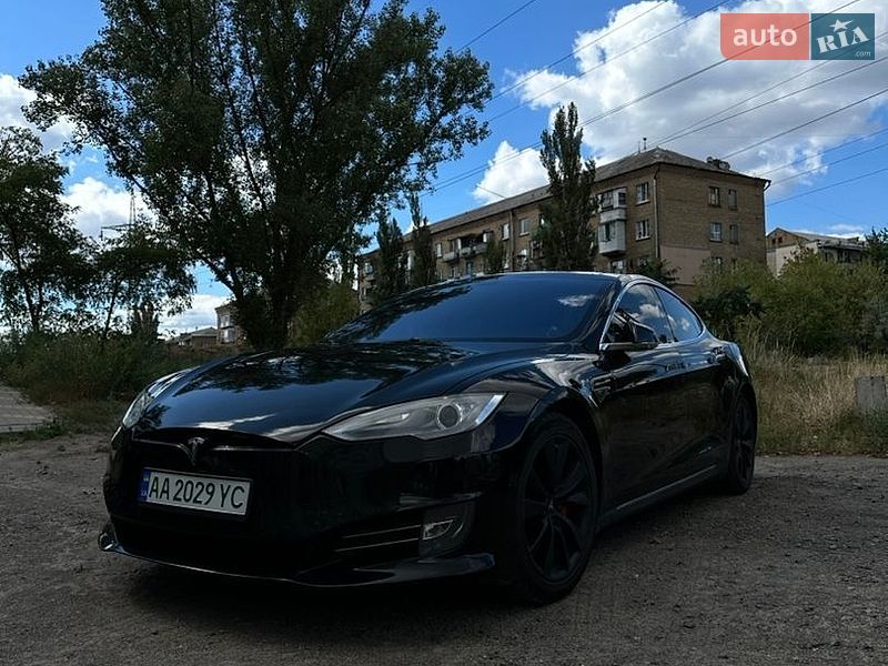 Лифтбек Tesla Model S 2014 в Киеве