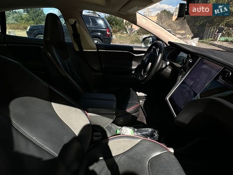 Лифтбек Tesla Model S 2014 в Киеве