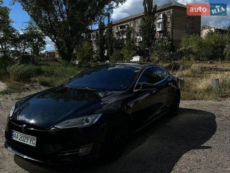 Лифтбек Tesla Model S 2014 в Киеве