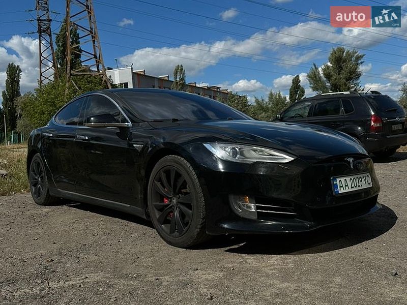 Лифтбек Tesla Model S 2014 в Киеве