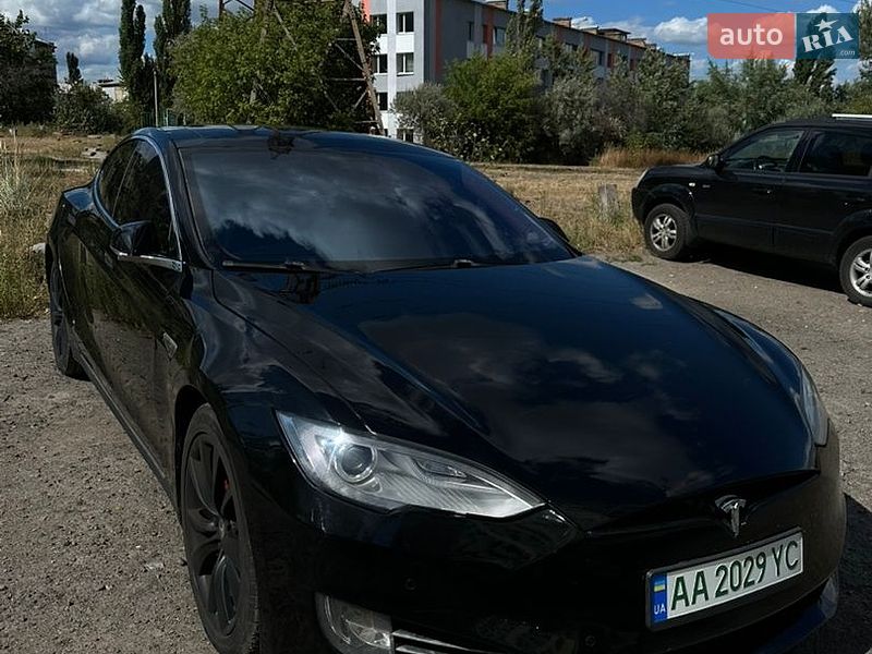 Лифтбек Tesla Model S 2014 в Киеве