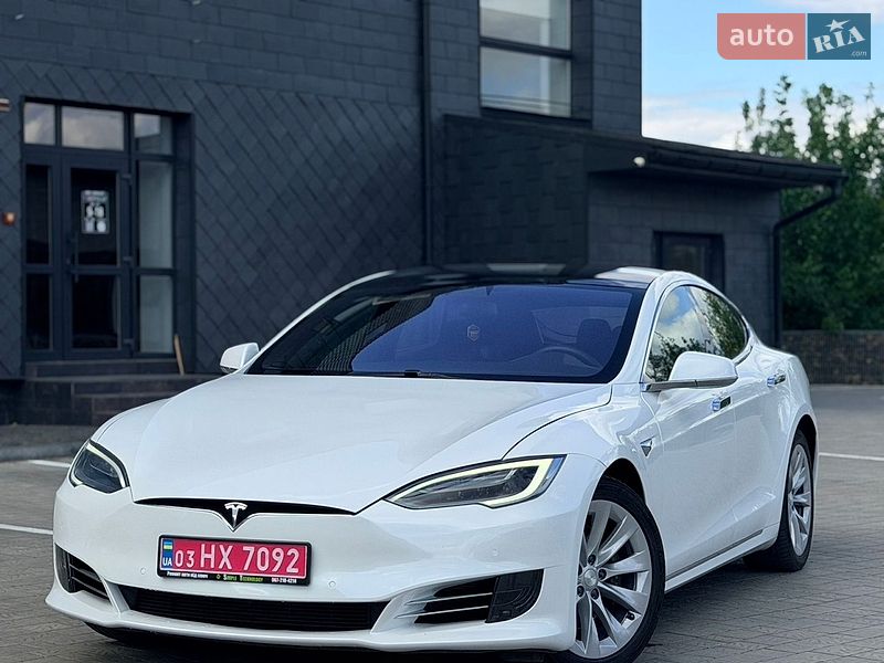 Лифтбек Tesla Model S 2017 в Ровно