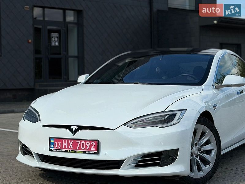 Лифтбек Tesla Model S 2017 в Ровно
