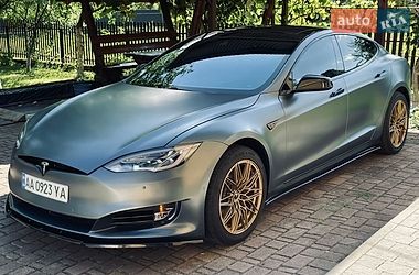 Ліфтбек Tesla Model S 2015 в Калуші