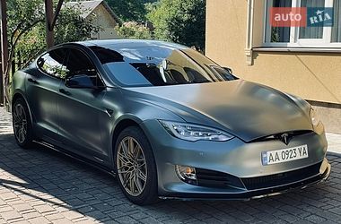 Ліфтбек Tesla Model S 2015 в Калуші