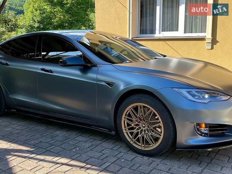 Ліфтбек Tesla Model S 2015 в Калуші