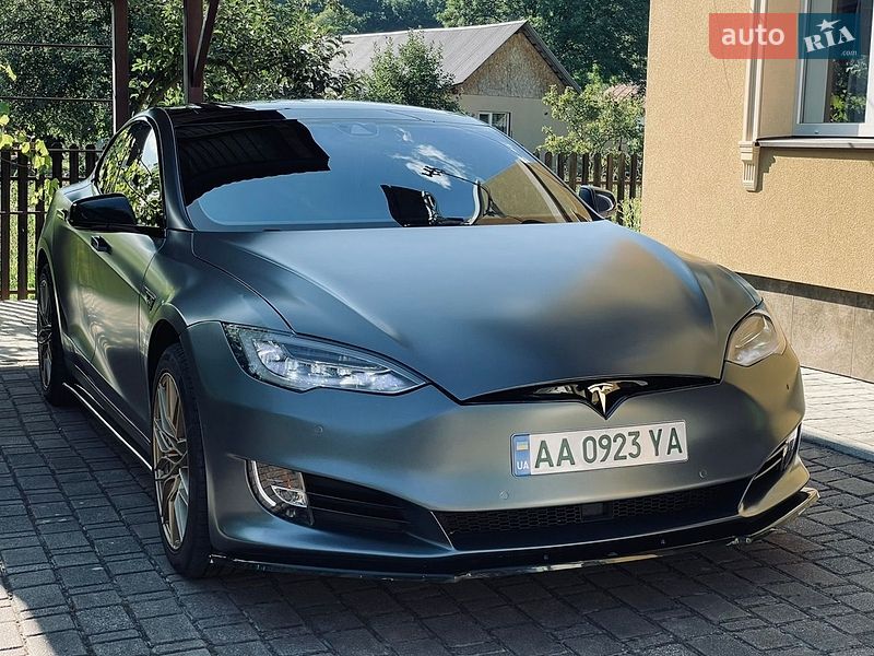 Ліфтбек Tesla Model S 2015 в Калуші