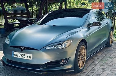 Ліфтбек Tesla Model S 2015 в Калуші