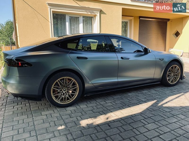Ліфтбек Tesla Model S 2015 в Калуші