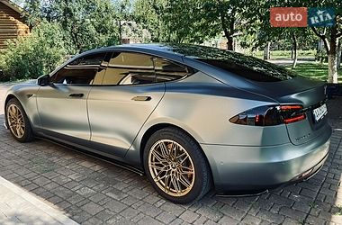 Ліфтбек Tesla Model S 2015 в Калуші