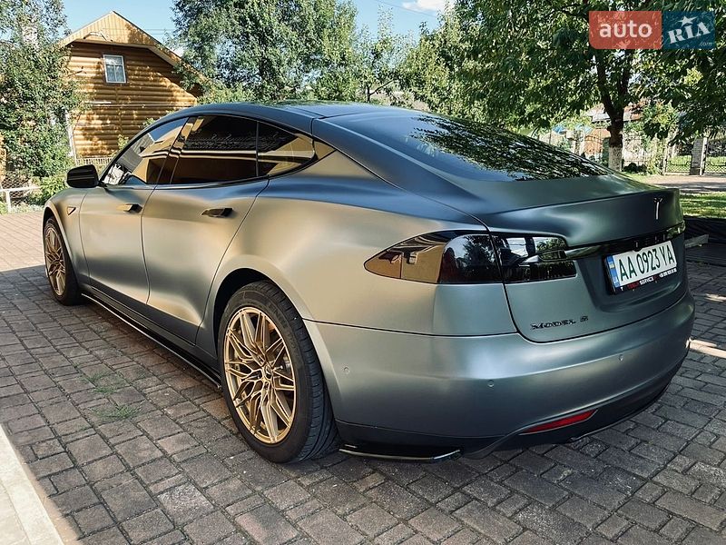 Ліфтбек Tesla Model S 2015 в Калуші