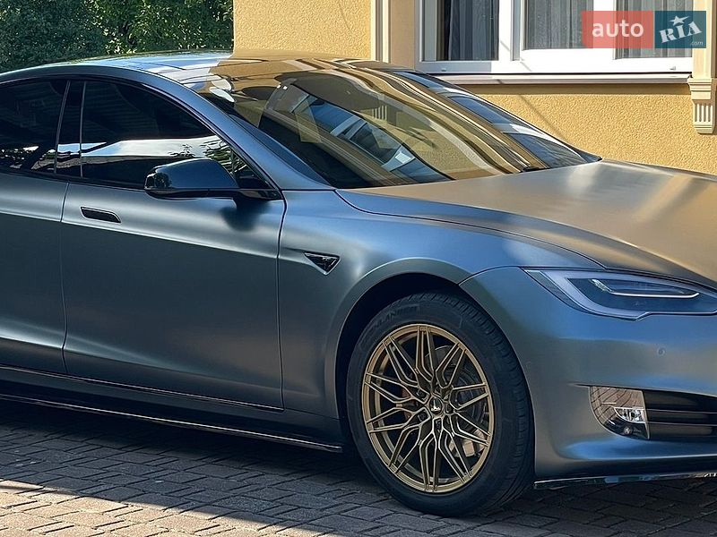 Ліфтбек Tesla Model S 2015 в Калуші