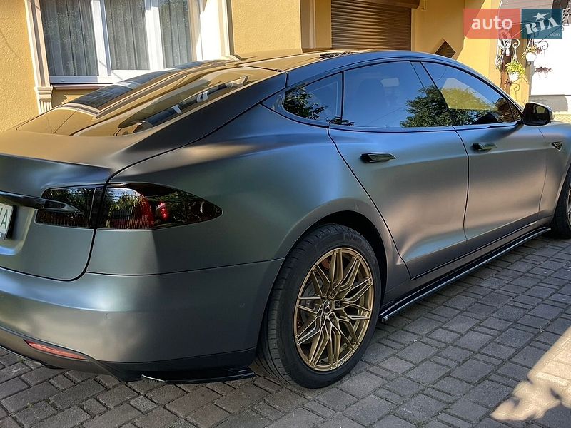 Ліфтбек Tesla Model S 2015 в Калуші