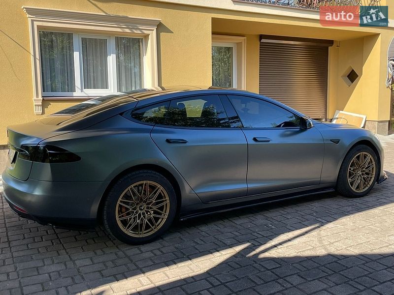 Ліфтбек Tesla Model S 2015 в Калуші