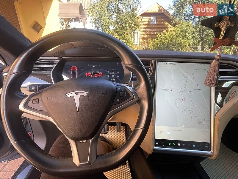 Ліфтбек Tesla Model S 2015 в Калуші