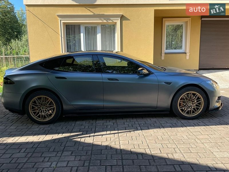 Ліфтбек Tesla Model S 2015 в Калуші