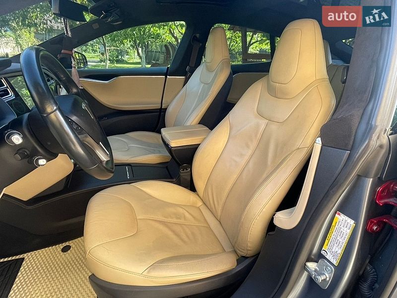 Ліфтбек Tesla Model S 2015 в Калуші