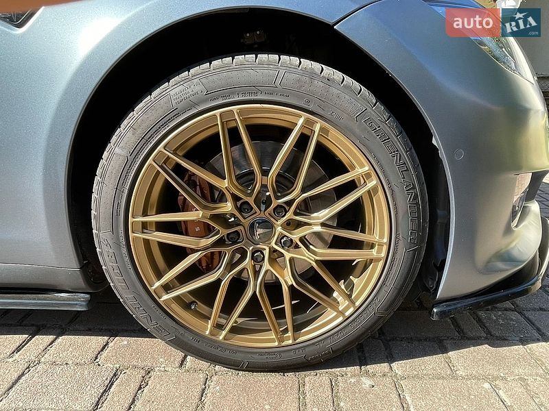 Ліфтбек Tesla Model S 2015 в Калуші