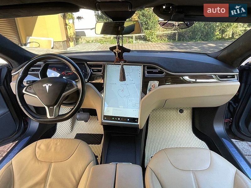 Ліфтбек Tesla Model S 2015 в Калуші
