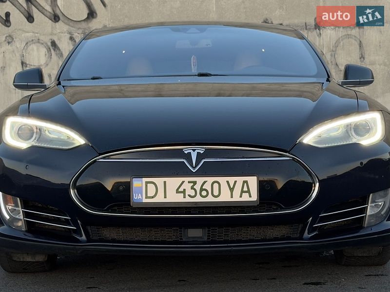 Ліфтбек Tesla Model S 2015 в Львові фото 5 Ліфтбек Tesla Model S 2015 в Львові