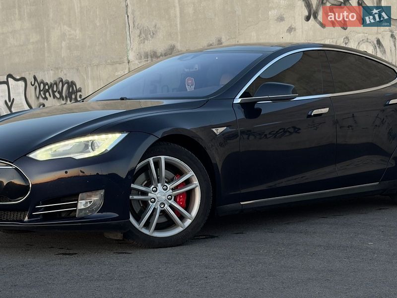Ліфтбек Tesla Model S 2015 в Львові фото 10 Ліфтбек Tesla Model S 2015 в Львові