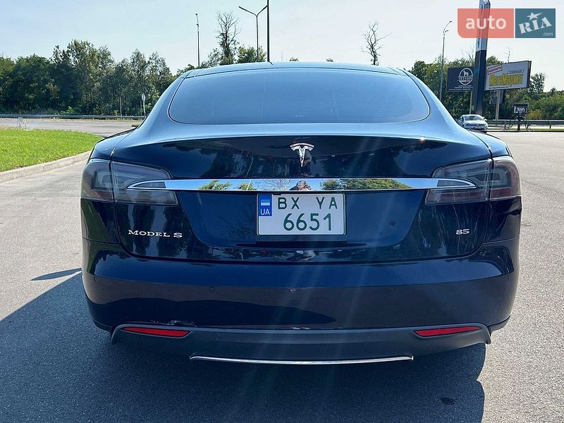 Лифтбек Tesla Model S 2014 в Киеве