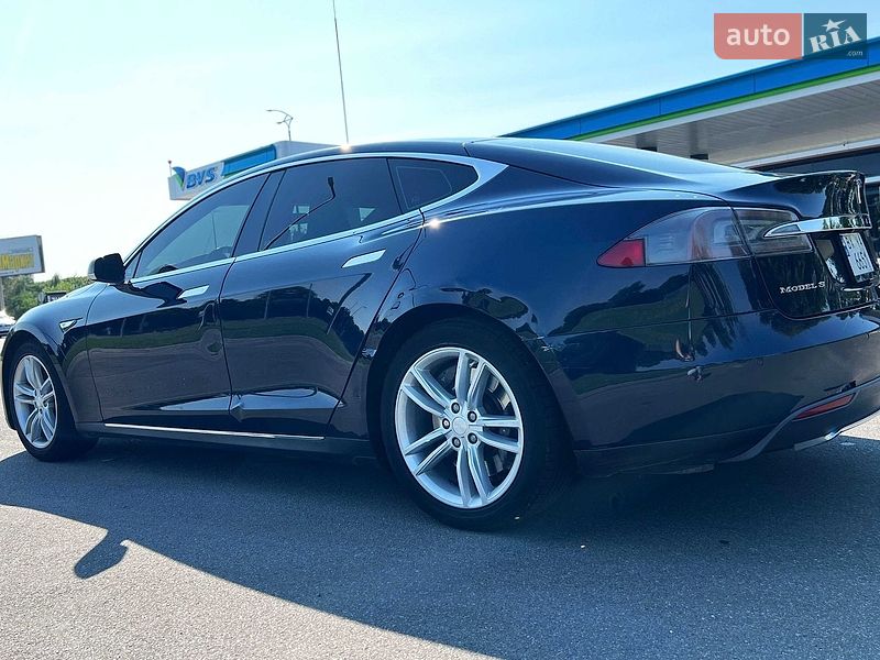 Лифтбек Tesla Model S 2014 в Киеве