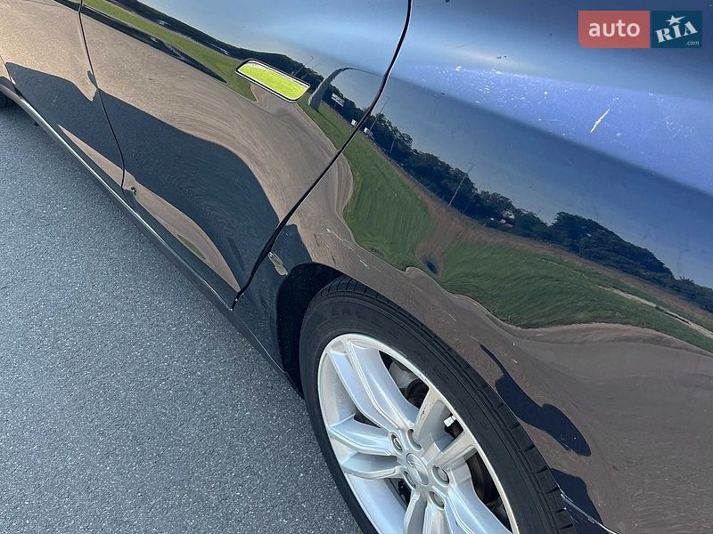 Лифтбек Tesla Model S 2014 в Киеве
