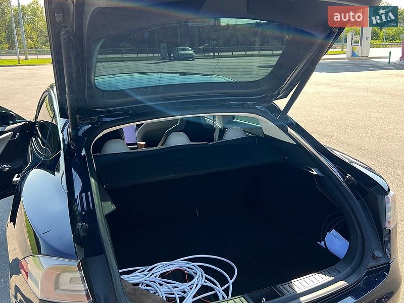 Лифтбек Tesla Model S 2014 в Киеве