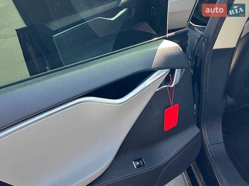 Лифтбек Tesla Model S 2014 в Киеве