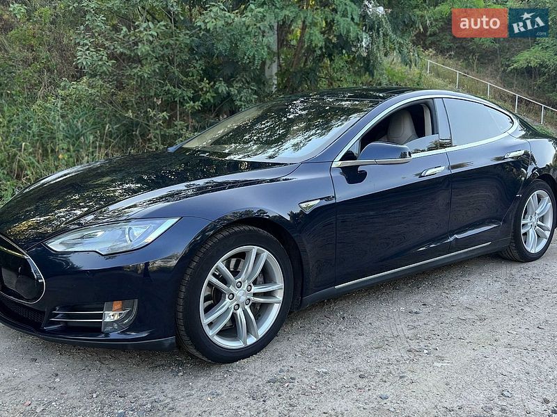 Лифтбек Tesla Model S 2014 в Киеве