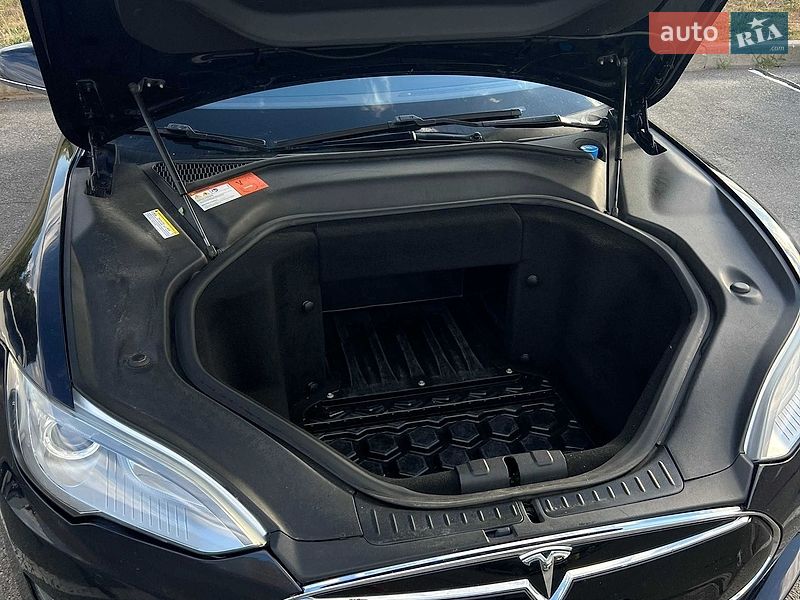 Лифтбек Tesla Model S 2014 в Киеве