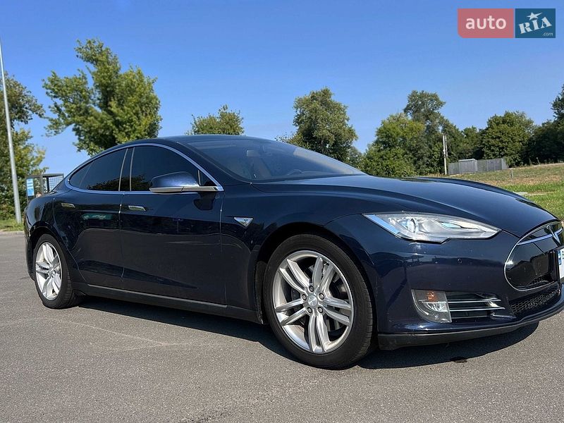 Лифтбек Tesla Model S 2014 в Киеве